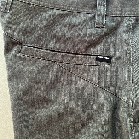 Volcom Shorts (33) - Picture 8 of 9